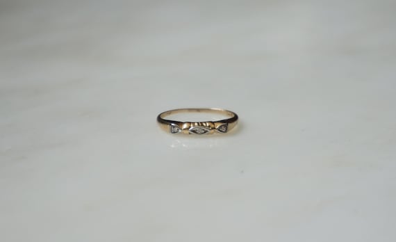 Fish Eye Diamond Band / Vintage Estate C1950 14K Gold 0.03TCW Three Diamond Fish Eye Design Wedding Band / Antique Diamond Band  Sz 5.25