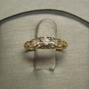 Antique Estate C1940 Art Nouveau Style 14K 18K Gold Floral Filigree 0.04ct D E I1 Round Brilliant cut Diamond Solitaire Engagement Ring 4.5