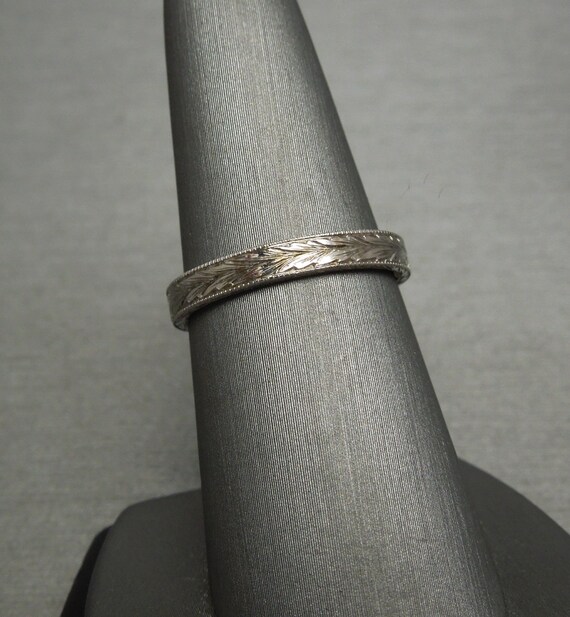 Unisex Vintage Estate 14K White Gold Engraved Art… - image 4