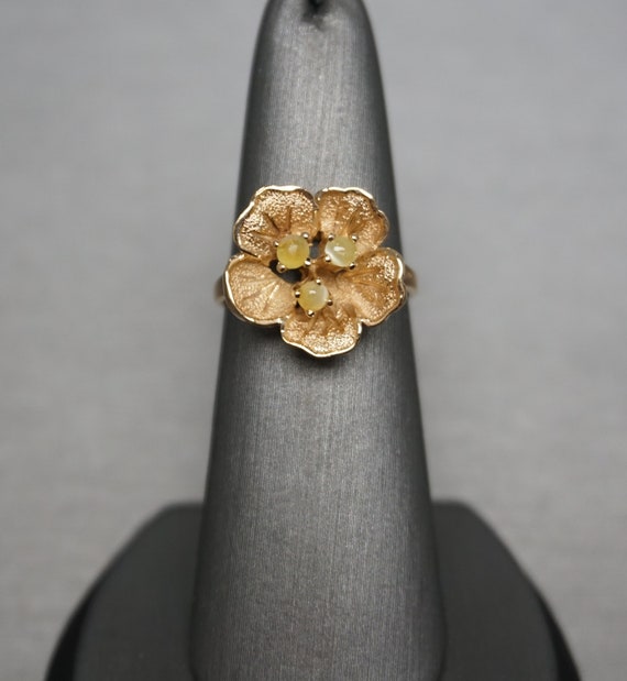 Alexandrite Pansy Ring / Vintage Estate C1970 10K Gold Three-Stone 0.22TCW Honey Cats Eye Alexandrite Pansy Flower Ring Sz 6.5