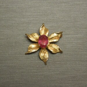 Vintage Estate C1960 14K Gold 1.90ct Rubellite Red Tourmaline Solitaire Poinsettia Flower Pin / Pendant 1&quot;