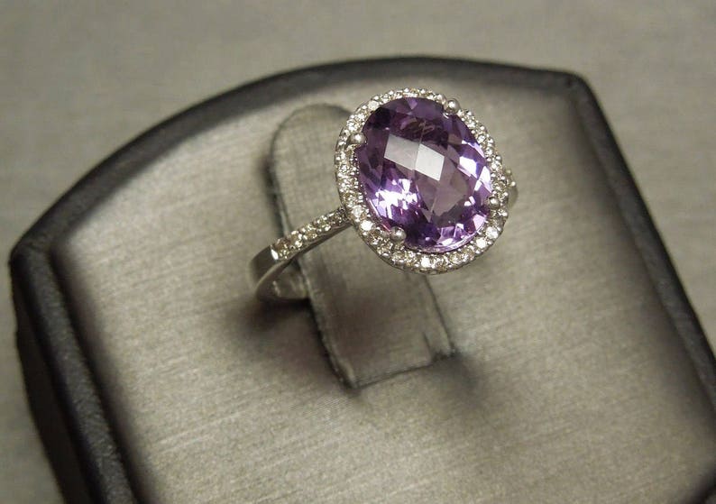 Estate 14K White Gold 3.76TCW Oval Multi-Faceted Amethyst Solitaire & Diamond Halo Engagement Ring Sz 6.5 image 4