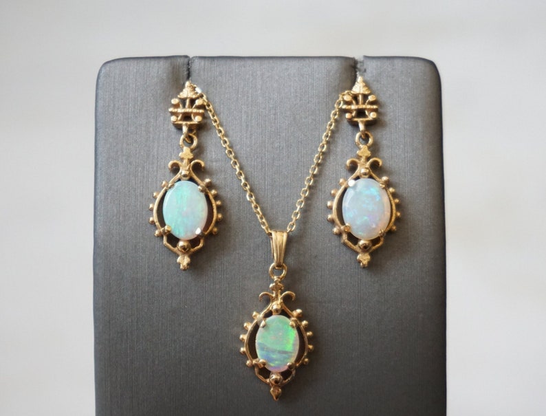 Opal Necklace & Earrings Set / Vintage Estate C1970 14K Gold Victorian Style Fire Opal Pendant Necklace and Earrings Set / Vintage Opal Set bild 1