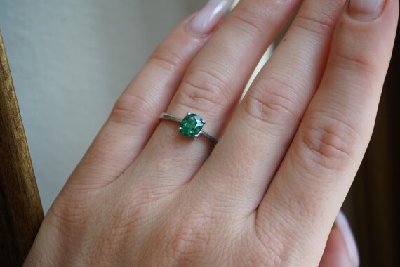 Silver Emerald Solitaire Ring / Estate Sterling S… - image 5