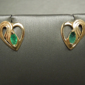 Vintage Estate C1980 14K Gold Filigree 0.60TCW Marquise Emerald May Birthstone Heart Sweetheart Stud Earrings 0.50&quot;