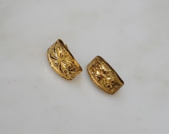 Mid-Century 18K Gold Loop Earrings / Vintage European Estate C1960 18K Solid Gold Hand Engraved Orientalist Cuff Loop Pierced Earrings  5/8"