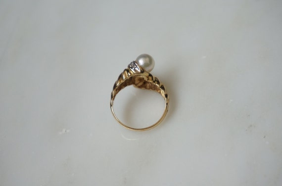 14K Gold Pearl Bypass Ring / Vintage Estate 1980s… - image 3