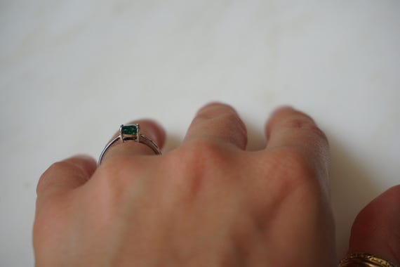 Silver Emerald Solitaire Ring / Estate Sterling S… - image 3