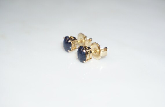 Sapphire Stud Earrings / Vintage Estate 18K Gold … - image 2