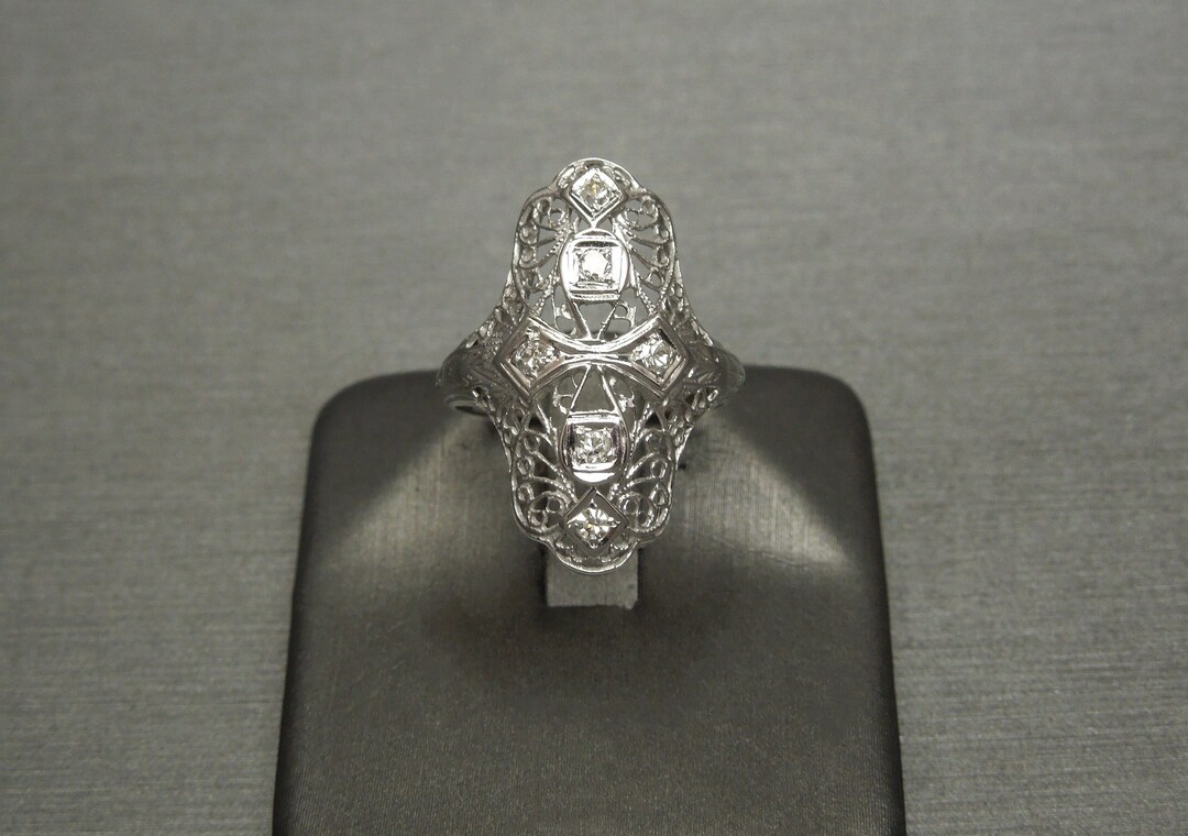 Antique Estate C1910 18K White Gold Filigree 0.14TCW Diamond