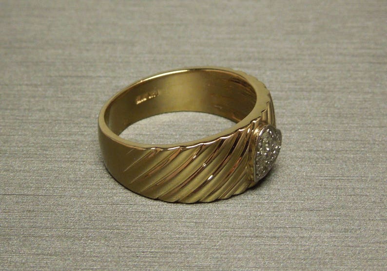 Vintage Estate C1980 14K Gold Patterned 0.15TCW Pave Diamond Heart Fluted Band Sweetheart Promise Ring Sz 7.75
