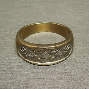 Unisex / Men's Vintage Art Deco Estate 14K Gold Embossed Design F VS2 0.07TCW Round Diamond 8mm Wedding Band Sz 9.5