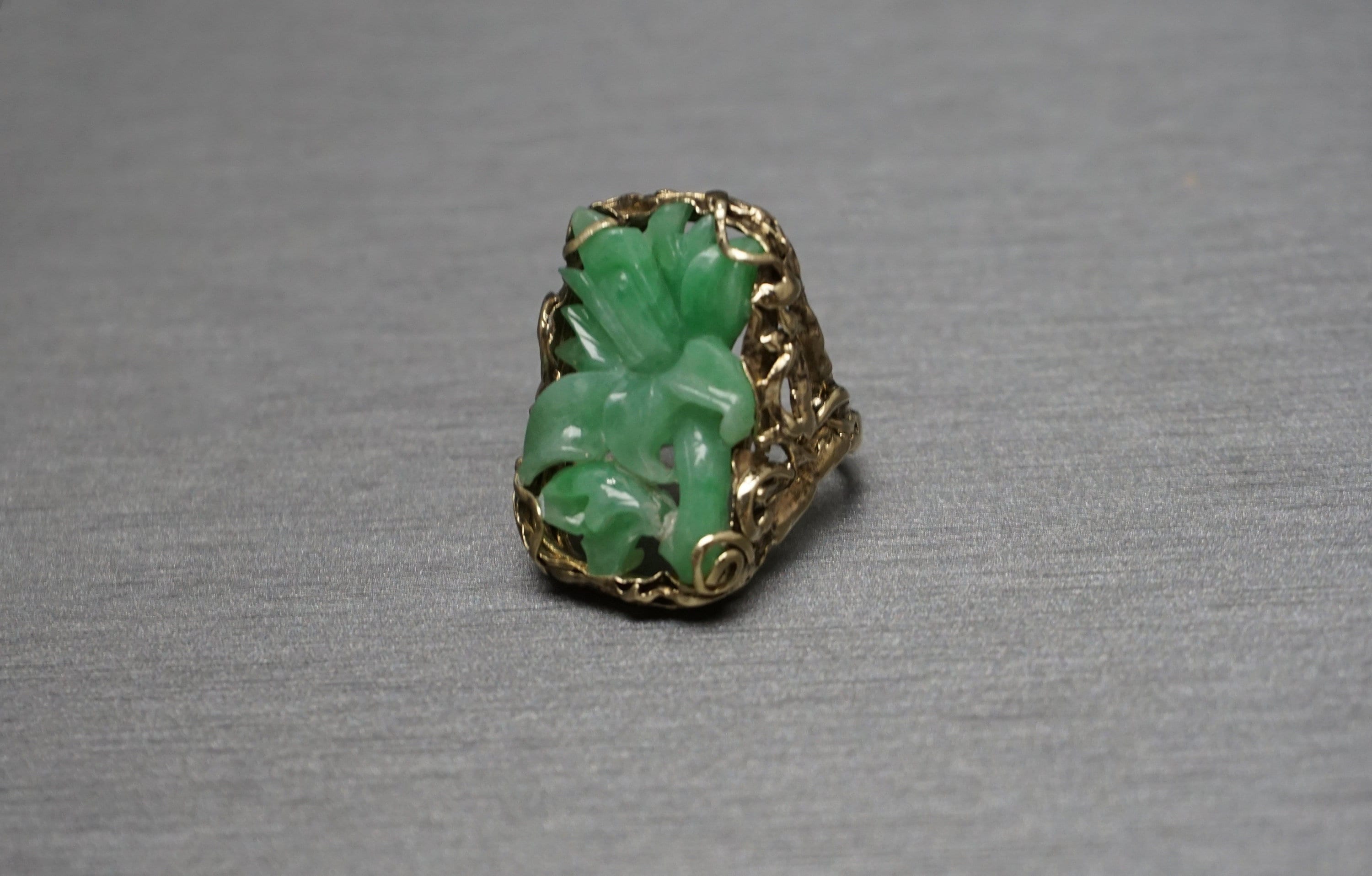 Mid Century Estate C1960 14K Gold Floral Carved Jade Ring / Vintage Jade Ring / Jade Flower Ring  Sz 6.25