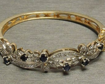 Vintage Estate C1950 Antique Edwardian Style 14K Gold Filigree Ribbon 3.25TCW Navy Blue Sapphire & E F VVS VS Diamond Bangle Bracelet