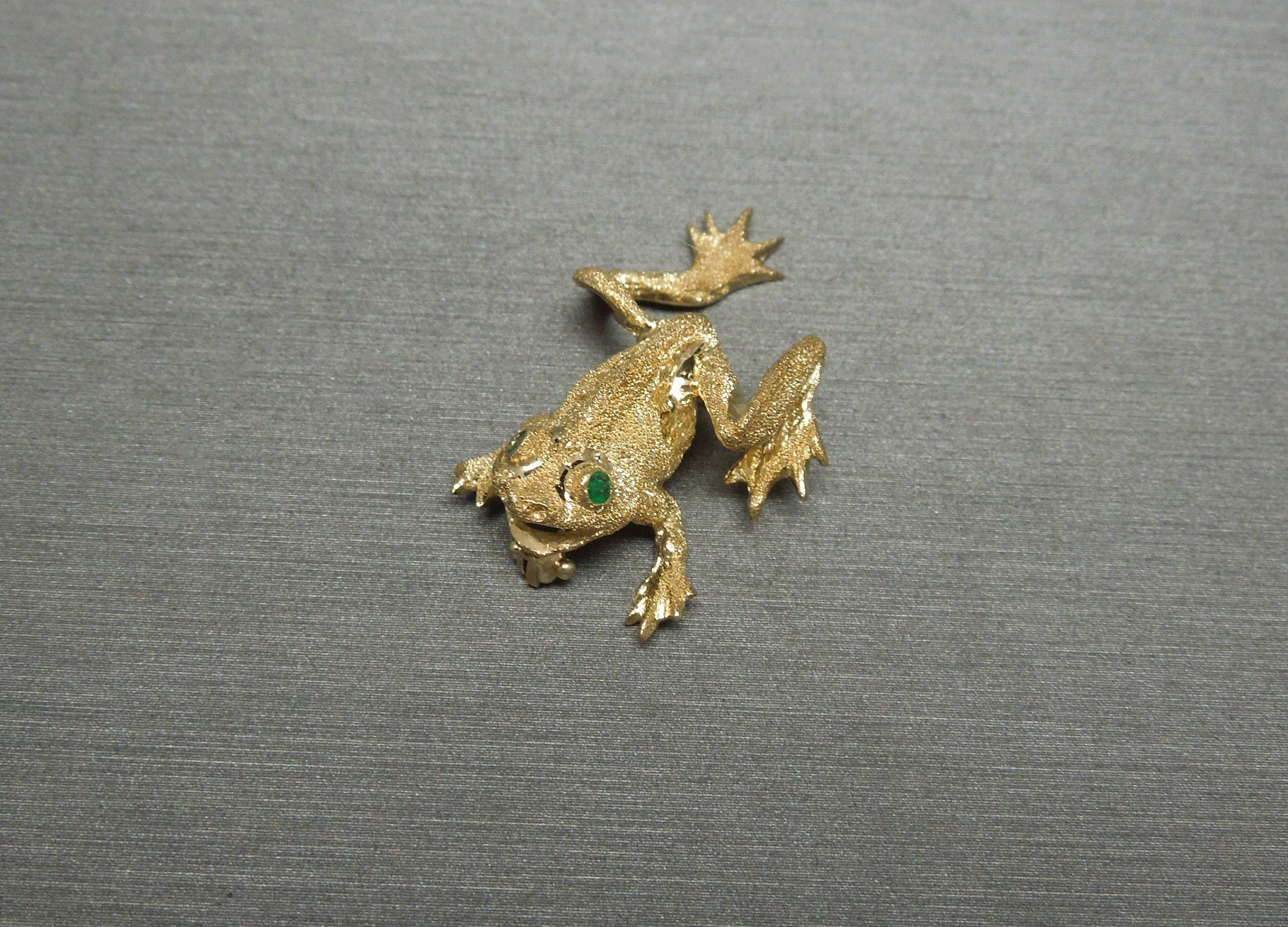 14K Yellow Gold Frog Pin