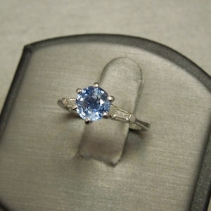 Vintage Estate C1960 Classic Platinum 1.24TCW Natural Cornflower Blue Ceylon Sapphire Solitaire & Diamond Baguette Engagement Ring Sz 5
