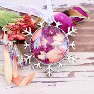Wedding flower preservation ornament, dried flower jewelry,dried flower snowflake ornament,wedding flower keepsake,dried flower preservation