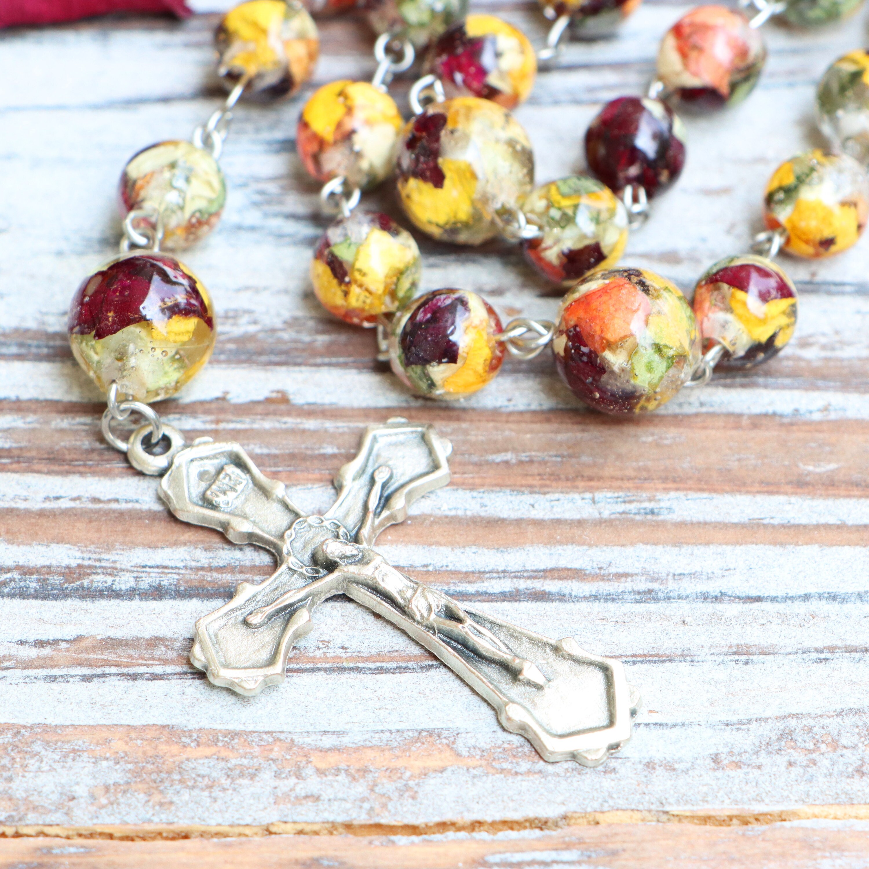 On this day in 1969, the Beatles shot the famous cover to their LP “Abbey  Road” ( August 8 ) It became one of the most recognizable photos in rock  history. The, image size:3000x3000