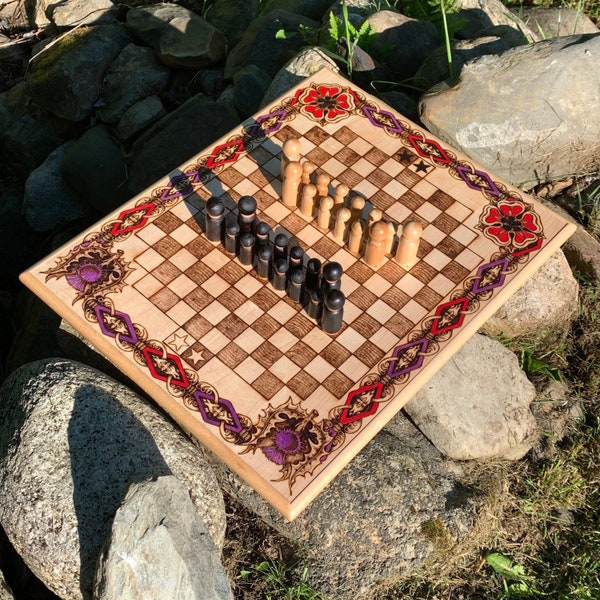 Camelot-Spiel: Hybrid-Strategiespiel, inspiriert von Schach; Traditionelles Brettspiel aus dem 19. Jahrhundert, Handarbeit mit pyrographierter Kunst; "Ritterei" Spiel