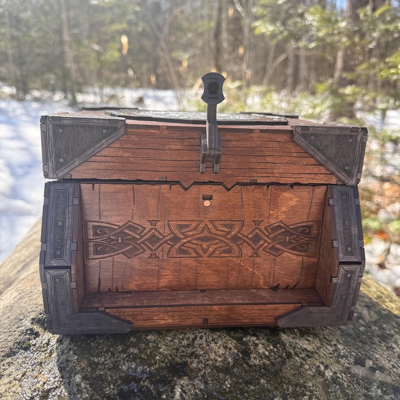 Memento Chest: “Sigurd's Strongbox” - Nordic-themed Wooden Treasure Chest, Laser-Engraved & Handcrafted, Customizable - MADE TO ORDER Bild 4