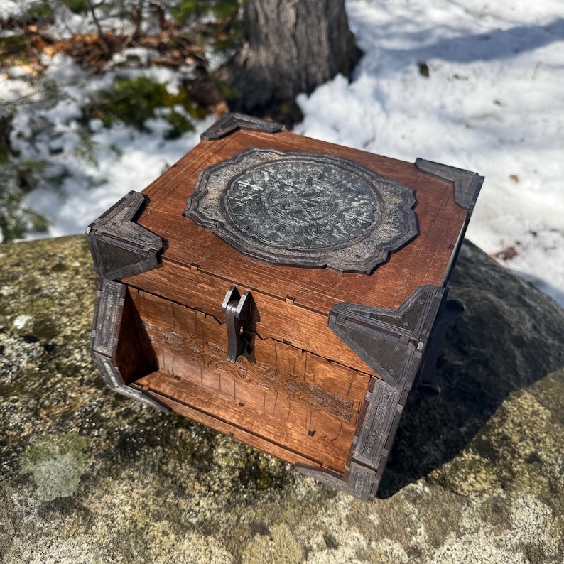 Memento Chest: “Sigurd's Strongbox” - Nordic-themed Wooden Treasure Chest, Laser-Engraved & Handcrafted, Customizable - MADE TO ORDER Bild 19