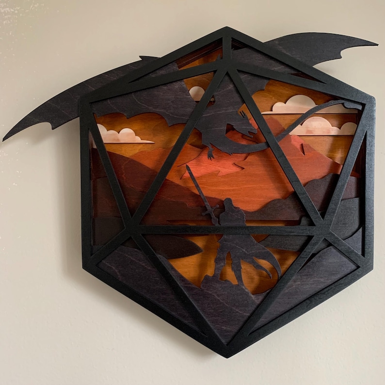 Dimensionale kunst: "D20 Dragons" - gelaagde houten muurdecoratie, gestapelde afbeelding - MADE TO ORDER Dragon Lord