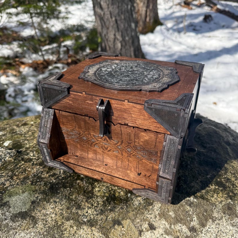 Memento Chest: “Sigurd's Strongbox” - Nordic-themed Wooden Treasure Chest, Laser-Engraved & Handcrafted, Customizable - MADE TO ORDER Bild 17