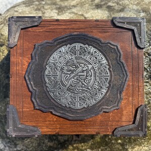 Memento Chest: “Sigurd's Strongbox” - Nordic-themed Wooden Treasure Chest, Laser-Engraved & Handcrafted, Customizable - MADE TO ORDER Bild 10