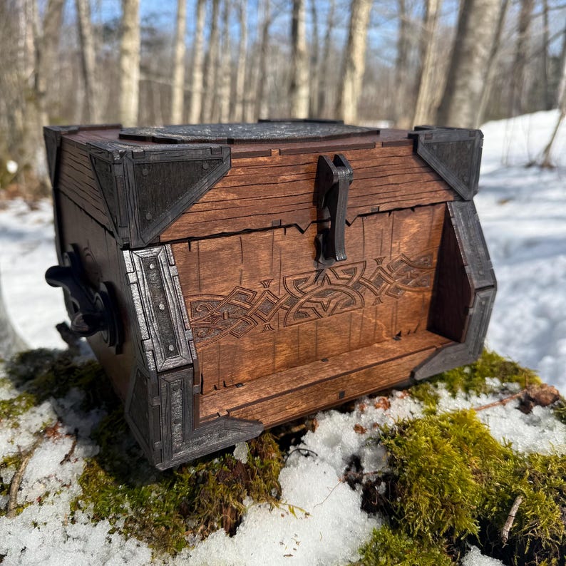 Memento Chest: “Sigurd's Strongbox” - Nordic-themed Wooden Treasure Chest, Laser-Engraved & Handcrafted, Customizable - MADE TO ORDER Bild 2