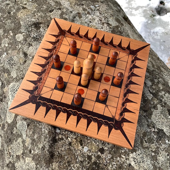 Hnefatafl: Irish "Brandub" & "Magpie" Game Variants, Handcrafted Wooden Board Game, Customizable - MADE TO ORDER