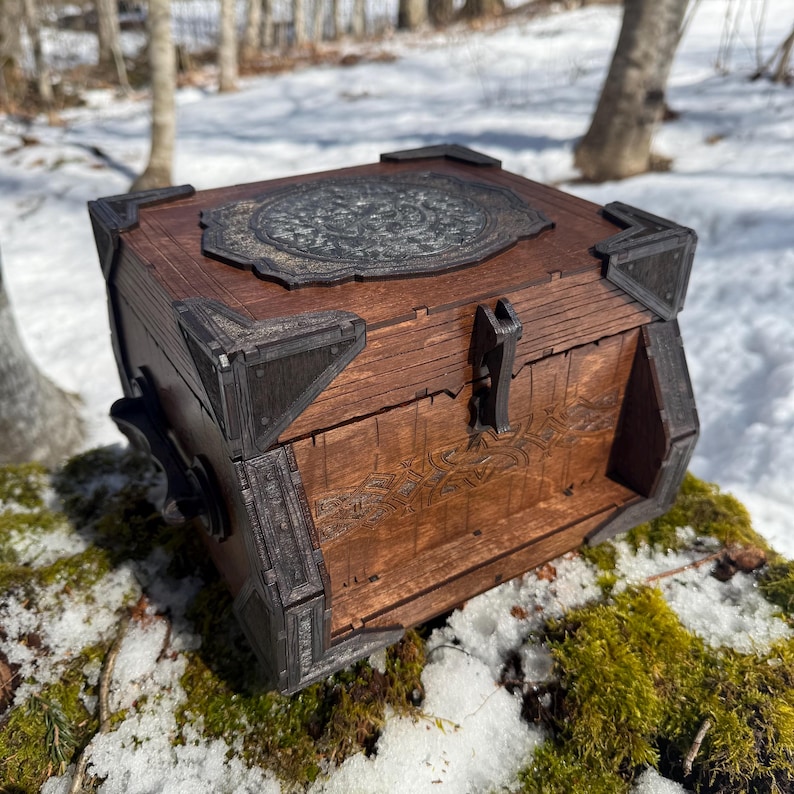 Memento Chest: “Sigurd's Strongbox” - Nordic-themed Wooden Treasure Chest, Laser-Engraved & Handcrafted, Customizable - MADE TO ORDER Bild 1