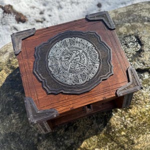 Memento Chest: “Sigurd's Strongbox” - Nordic-themed Wooden Treasure Chest, Laser-Engraved & Handcrafted, Customizable - MADE TO ORDER Bild 14