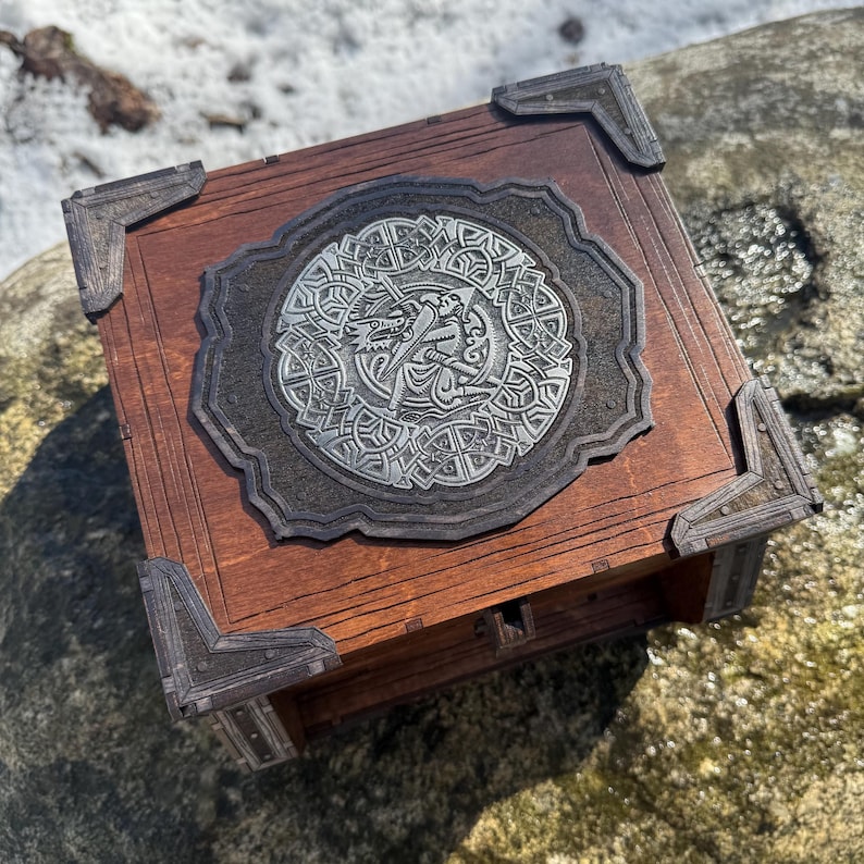 Memento Chest: “Sigurd's Strongbox” - Nordic-themed Wooden Treasure Chest, Laser-Engraved & Handcrafted, Customizable - MADE TO ORDER Bild 14