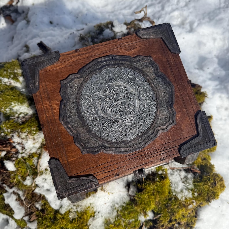 Memento Chest: “Sigurd's Strongbox” - Nordic-themed Wooden Treasure Chest, Laser-Engraved & Handcrafted, Customizable - MADE TO ORDER Bild 15