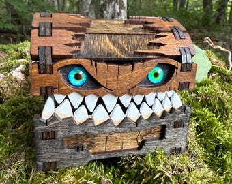 Mimic Box: “Smiley” - Wooden Dice Container, Laser-Engraved & Handcrafted Small Treasure Chest - MADE TO ORDER