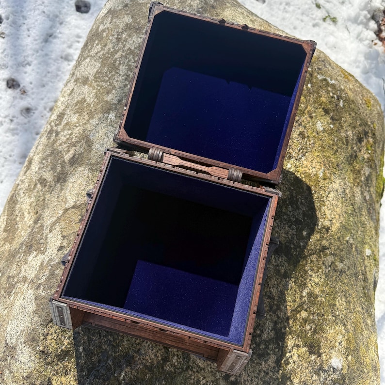 Memento Chest: “Sigurd's Strongbox” - Nordic-themed Wooden Treasure Chest, Laser-Engraved & Handcrafted, Customizable - MADE TO ORDER Bild 8