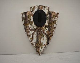 Arrowhead Plaque with Skull Hanger- Standard Camo