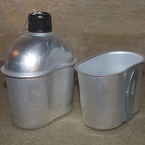 WWII WW2 US M1942 Aluminum Reproduction Canteen and Cup