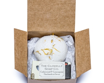 Mini Bath Bomb Gift Set with a Selection of Natural Vegan Bath Bombs