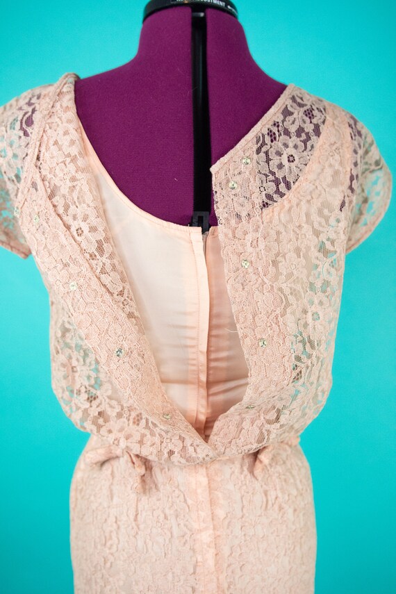 1950s XS Blush Lace Wiggle Dress 24 W - image 9