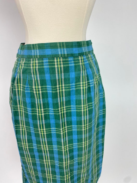 1950s 1960s 26 28W Small Green Plaid Skirt - image 3