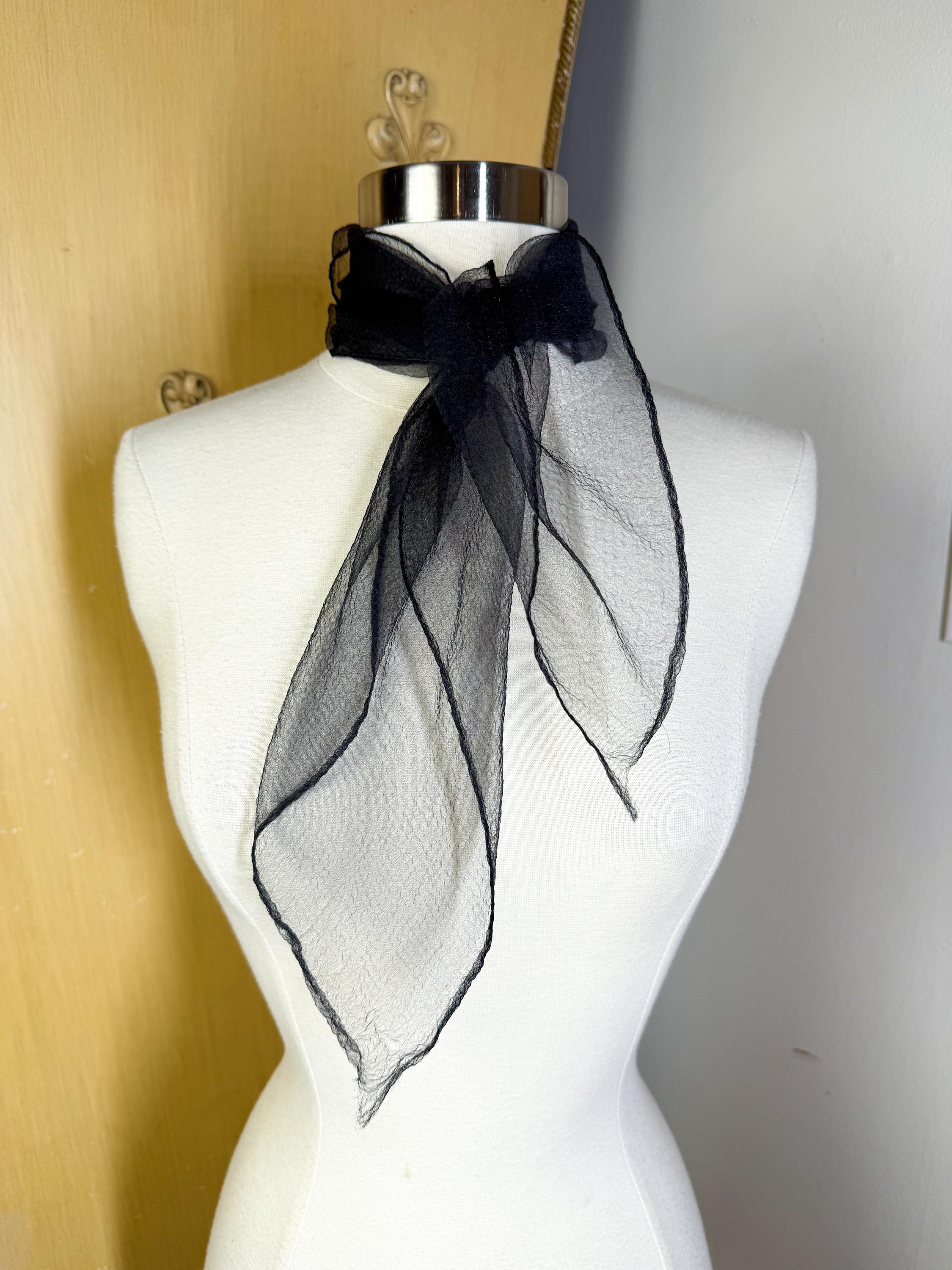 Rare Vintage Mod 1960\'s Hair Scarf Black & White Headband Beach Head scarf 1960s black hi-res stock photography and images  main image 2