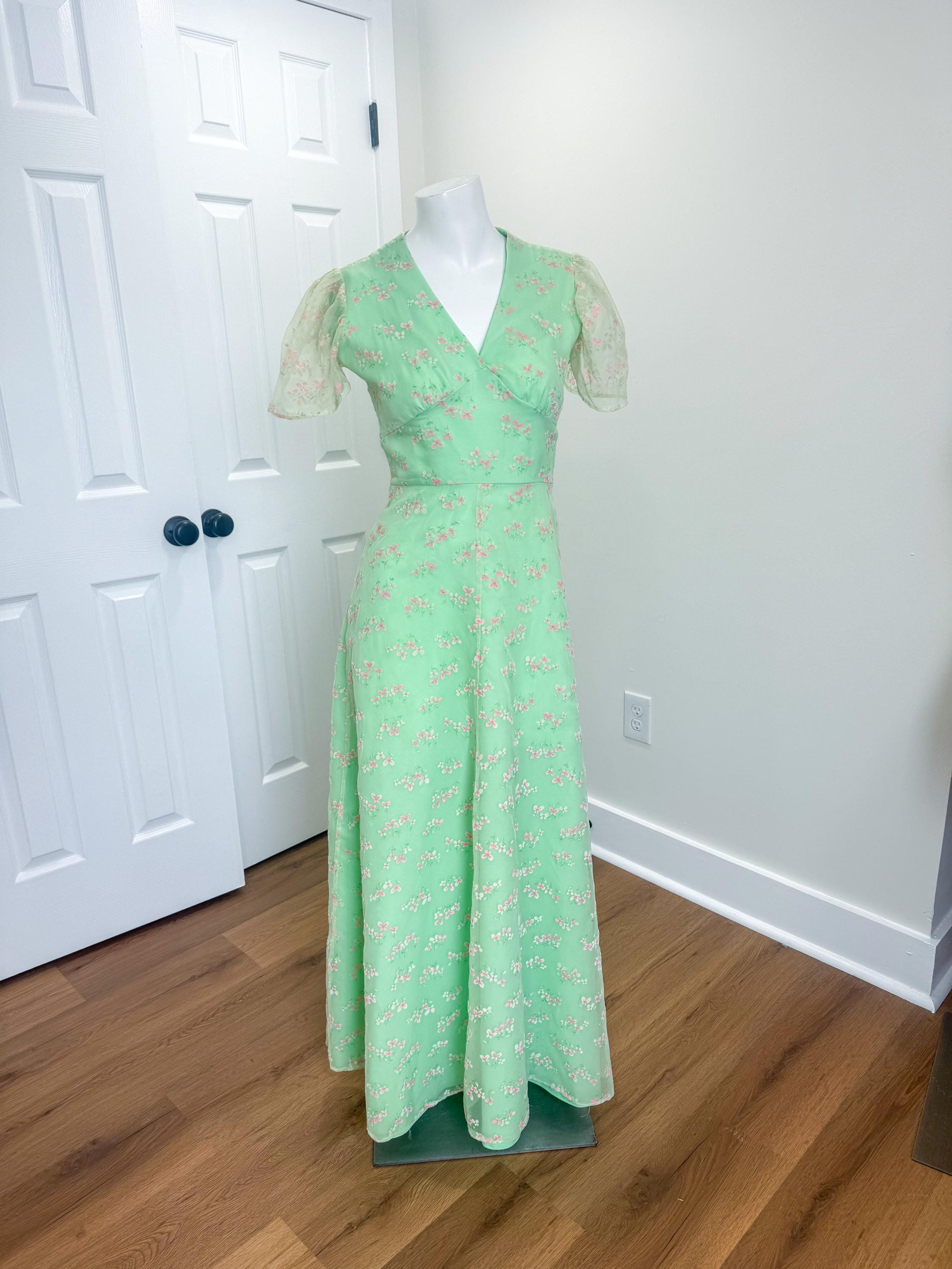 slim fit dress slacks Unique Vintage Plus Size 1920s Emerald Velvet Floral Burnout Hemingway main image 1