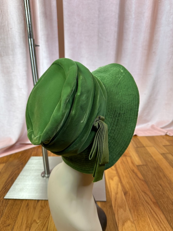 Vintage 1940s 50s Green Velvet Hat - image 5