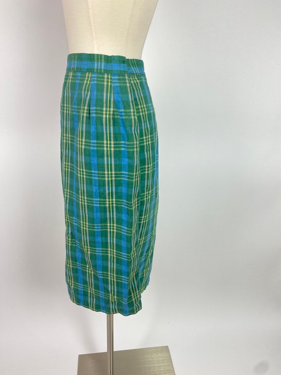 1950s 1960s 26 28W Small Green Plaid Skirt - image 2