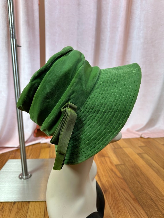 Vintage 1940s 50s Green Velvet Hat - image 2