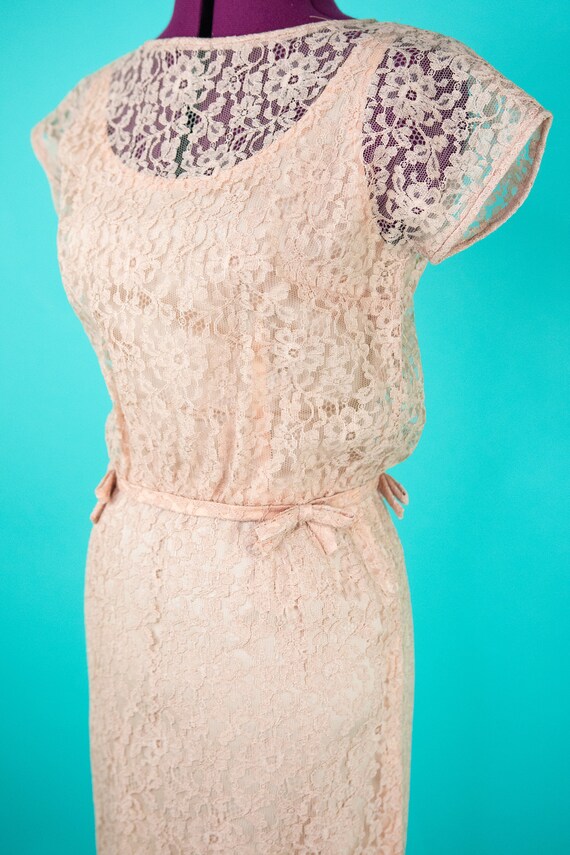 1950s XS Blush Lace Wiggle Dress 24 W - image 3