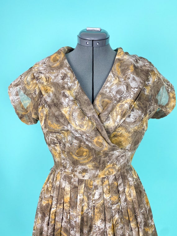 Vintage 1950s Floral Dress Brown 31W Medium Large - image 4