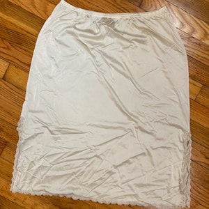 Vintage 1970s Half Skirt Beige Slip Medium