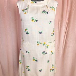 Vintage 1960s Shift Dress White Floral
